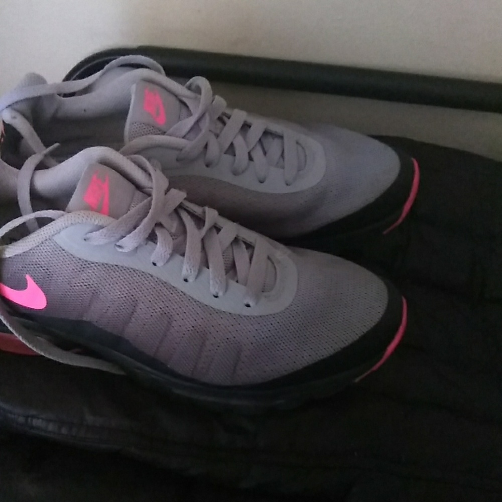Gray and pink Nike's size 7y